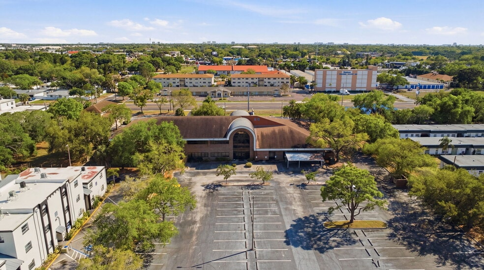 More Photos Of 7655 38th Ave N, Saint Petersburg Office For Sale