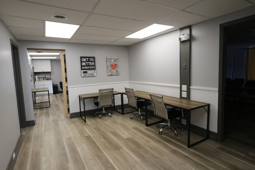 More Photos Of 1500-1502 S Big Bend Blvd, Richmond Heights Office For Sale