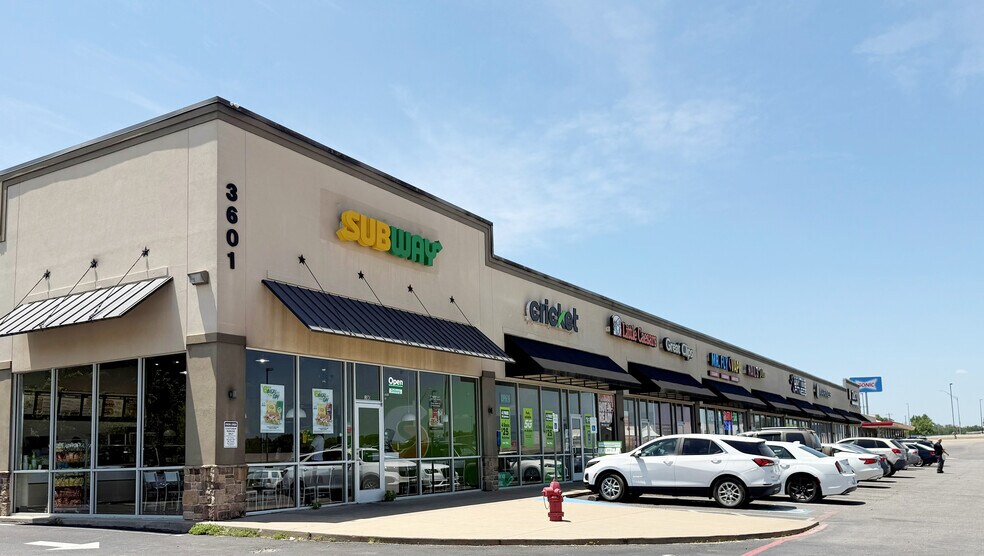 More Photos Of 3601 W Main St, Durant Unknown For Lease