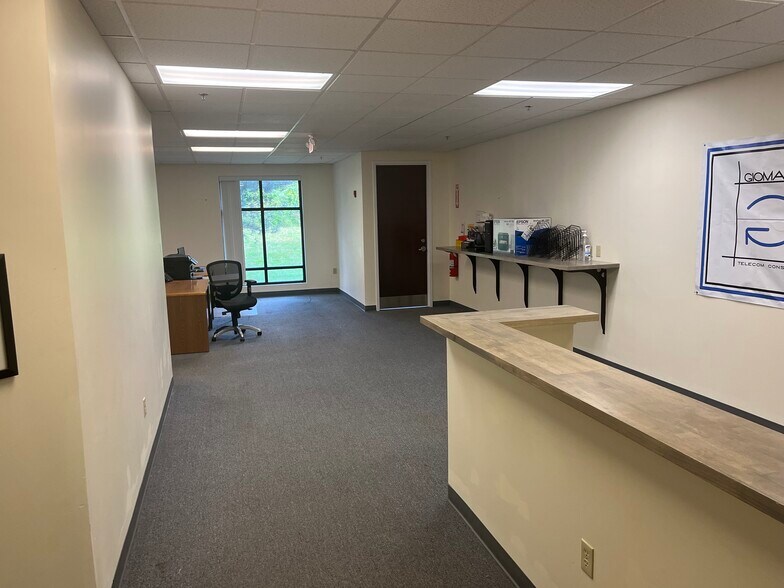 More Photos Of 51 Webb Pl, Dover Office For Sale