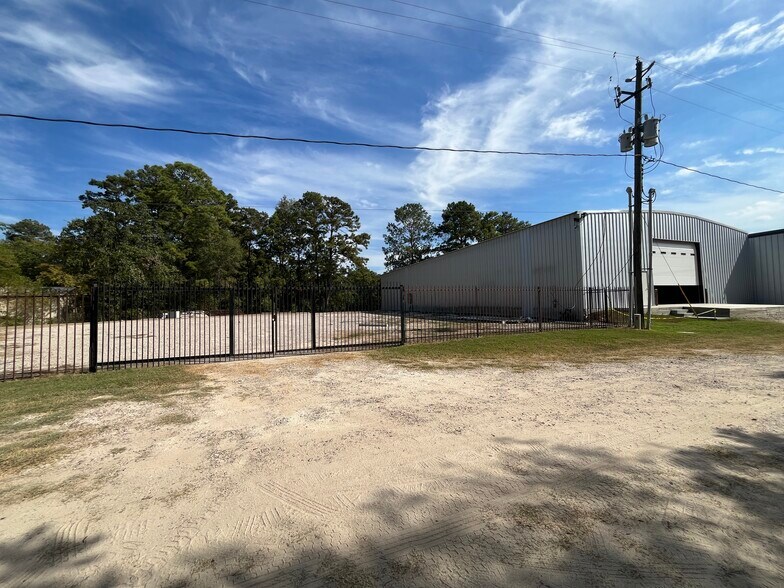 More Photos Of 1515 Lakeville Dr, Kingwood Warehouse For Lease