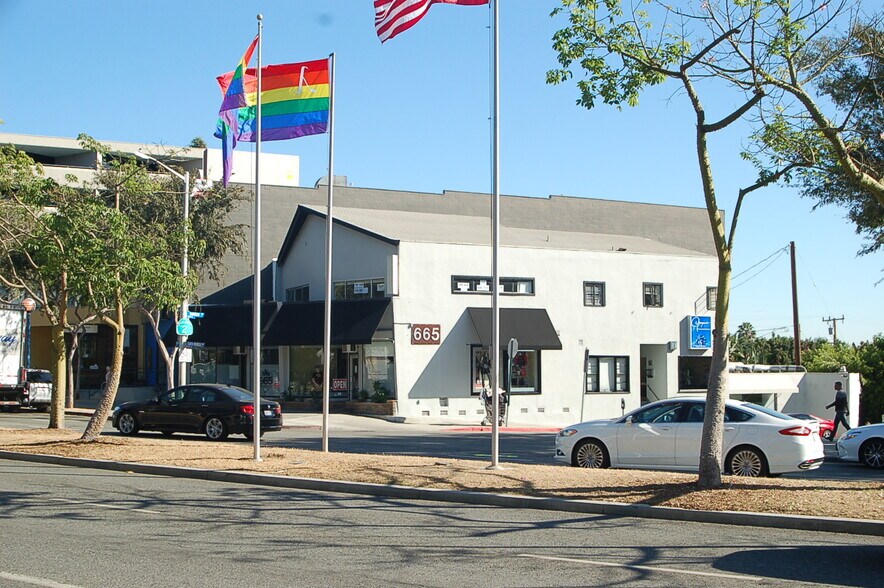 More Photos Of 872 Huntley Dr, West Hollywood General Retail For Lease