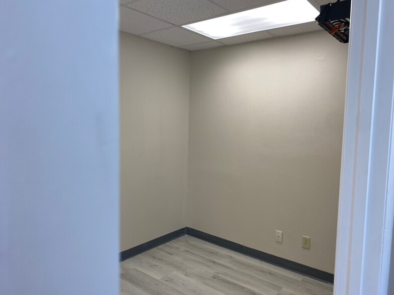 More Photos Of 1401 Applewood Dr, Dalton Medical For Lease