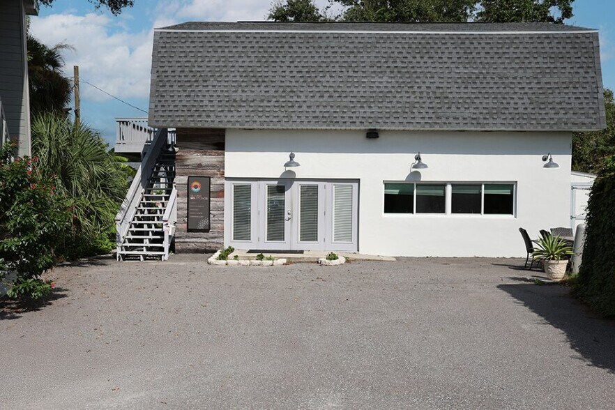 More Photos Of 2231-2233 Nursery Rd, Clearwater Loft Creative Space For Lease