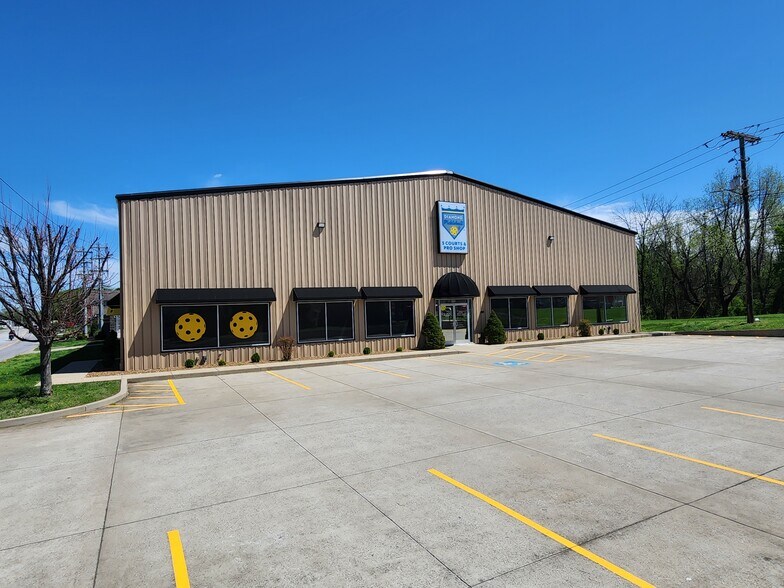 More Photos Of 1112 Shive Ln, Bowling Green Showroom For Sale