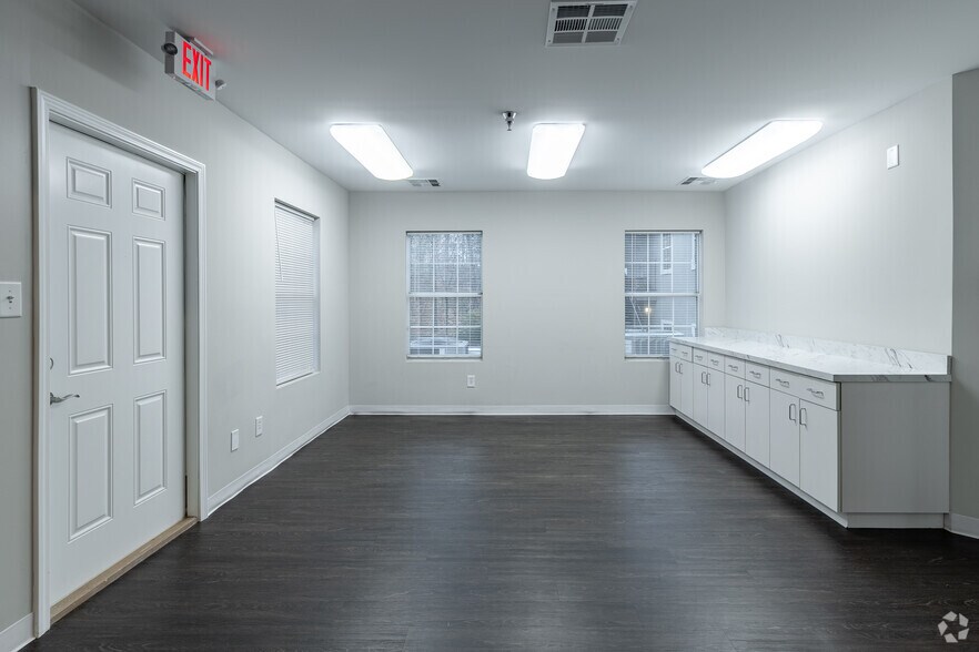 More Photos Of 1250 Upper Hembree Rd, Roswell Medical For Lease