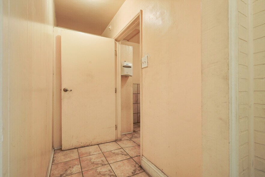 More Photos Of 1108 E 84th Pl, Los Angeles Religious Facility For Sale