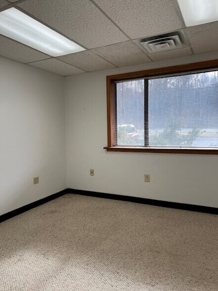 More Photos Of 18145 Main St, Buchanan Office For Lease