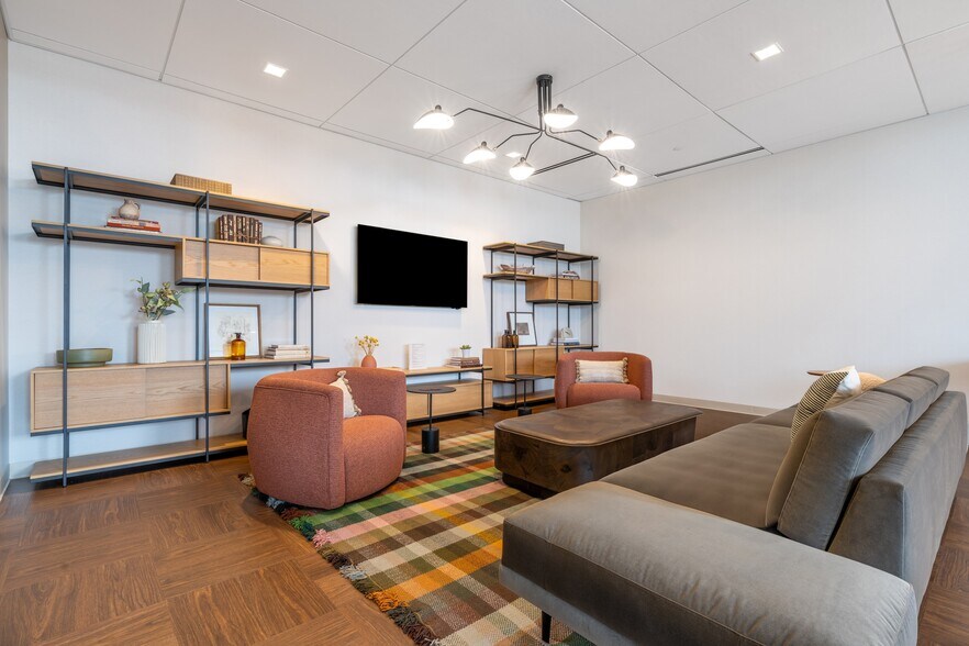 More Photos Of 1211 W 22nd St, Oak Brook Office For Lease