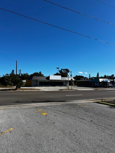 More Photos Of 2108 49th St S, Saint Petersburg Storefront For Sale