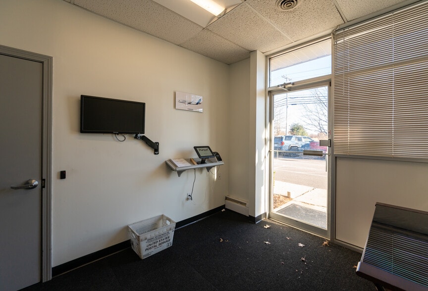 More Photos Of 116 Parker St, Newburyport Manufacturing For Sale