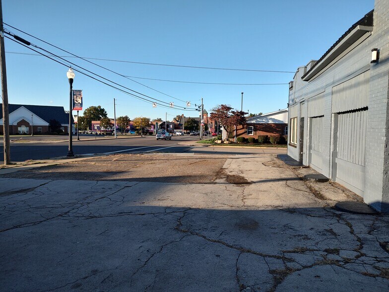More Photos Of 2106 S Union Ave, Alliance Freestanding For Sale