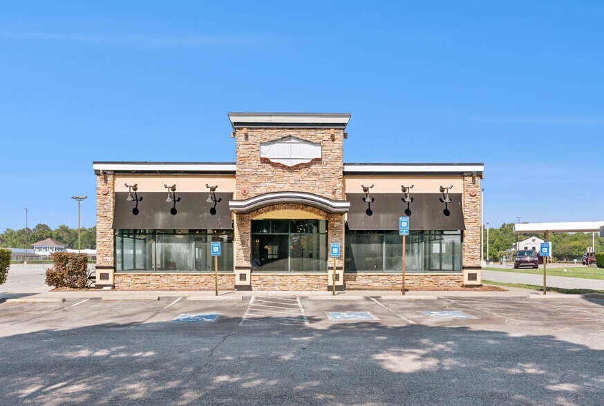 Primary Photo Of 1025 Magnolia Bluff Way SW, Darien Restaurant For Sale