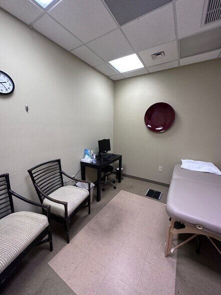 More Photos Of 842 Sunset Lake Blvd, Venice Medical For Lease