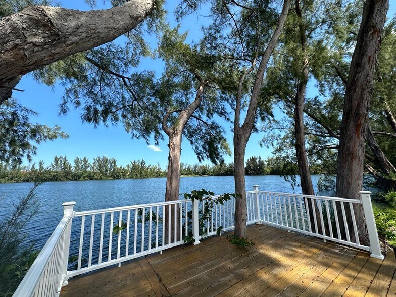 More Photos Of 423-425 NW 10th Ter, Hallandale Beach Light Manufacturing For Sale