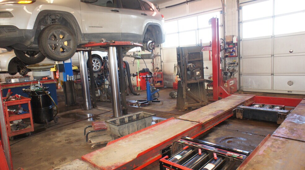 More Photos Of 9145 156 St NW, Edmonton Auto Repair For Sale