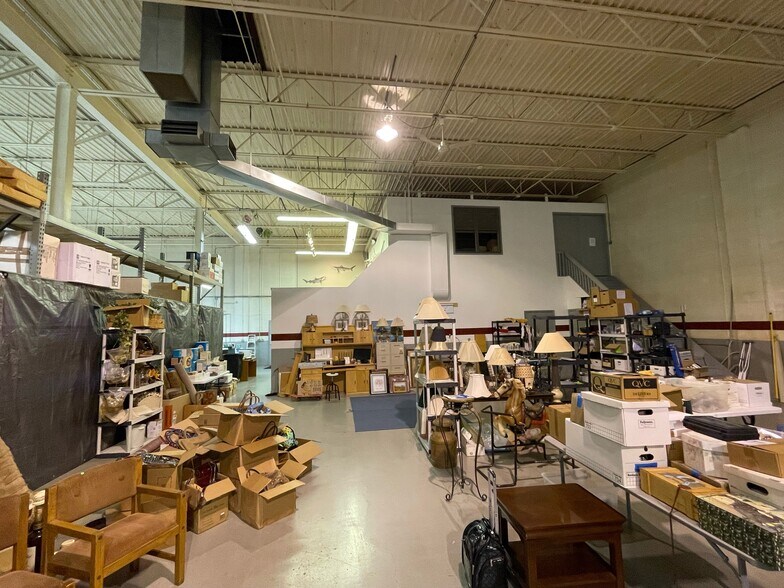More Photos Of 37680 Mound Rd, Sterling Heights Warehouse For Lease