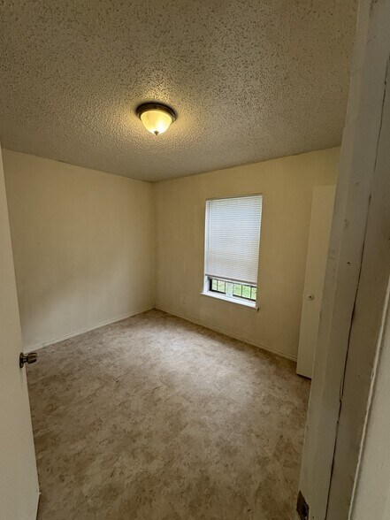 More Photos Of 2513 Quintana Rd, San Antonio Apartments For Sale