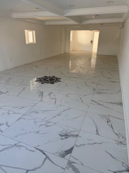 More Photos Of 24251 Main St, Santa Clarita General Retail For Lease