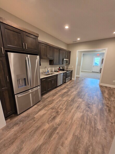 More Photos Of 196 Annette Dr, Benson Office For Sale