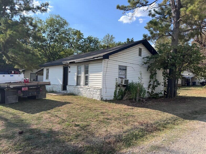 More Photos Of 2012-2020 S Scott St, Sapulpa Apartments For Sale