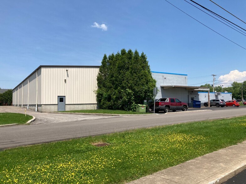 More Photos Of 5727 S Park Ave, Hamburg Warehouse For Lease