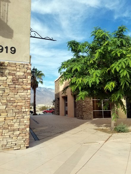 More Photos Of 901 Crossley Rd, Palm Springs Unknown For Lease