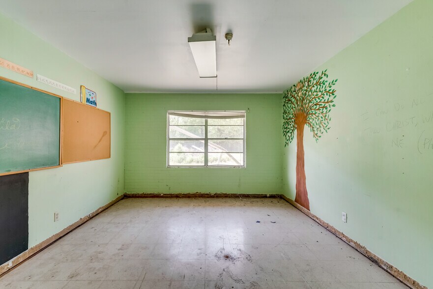 More Photos Of 1601 Kennedy St, Bonham Apartments For Sale