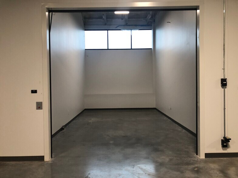 More Photos Of 4229 N FM 620 Hwy, Austin Showroom For Sale