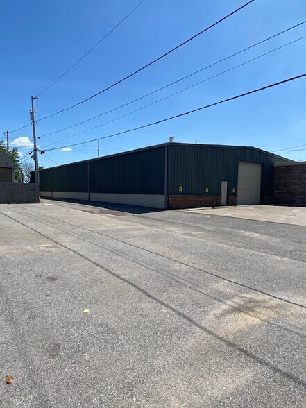 More Photos Of 400-402 E Market St, New Albany Industrial For Sale
