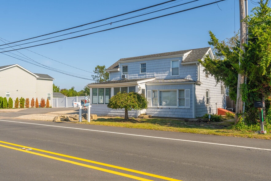 More Photos Of 40 Amboy Rd, Old Bridge Flex For Sale