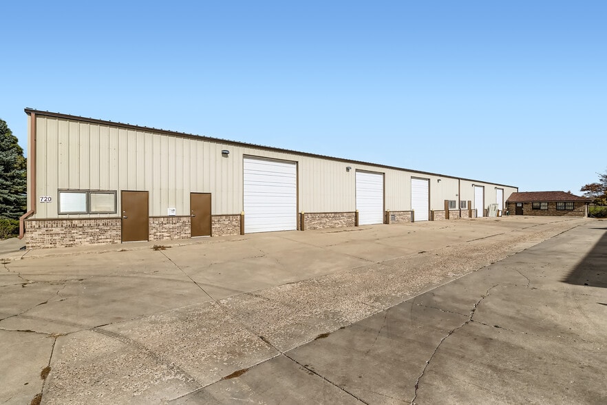 More Photos Of 720 N 9th Ave, Brighton Warehouse For Lease