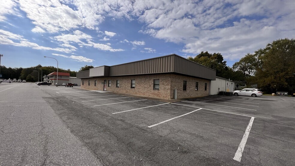 More Photos Of 604 Otis Dr, Dover Light Distribution For Lease