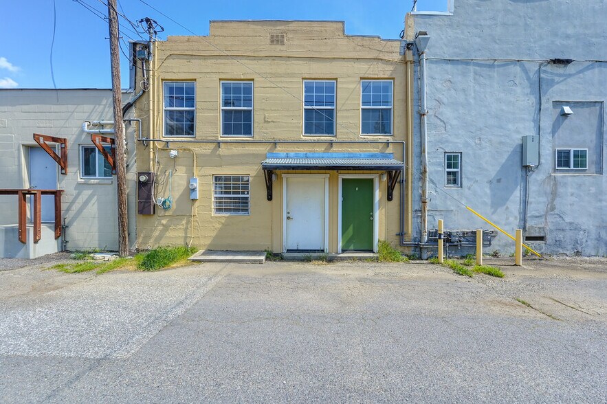 More Photos Of 27 S Main St, Colfax Storefront For Lease