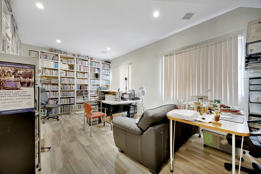 More Photos Of 14311 Willets Point Blvd, Flushing Office For Sale