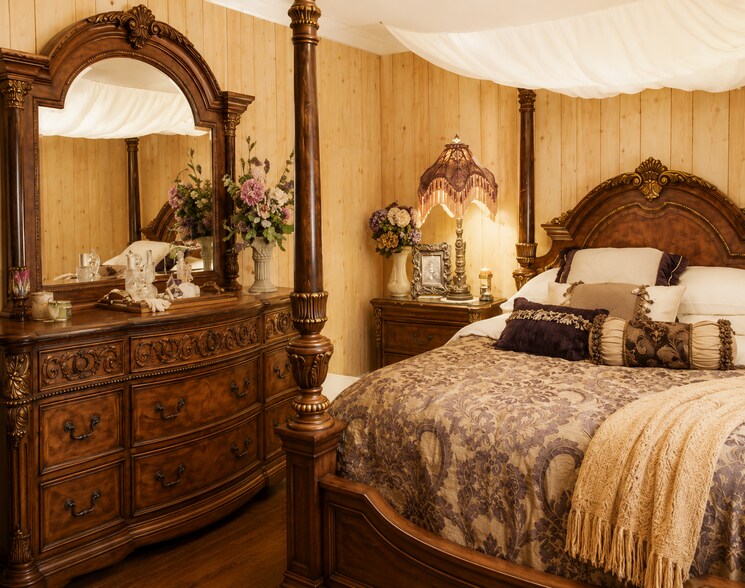 More Photos Of 15 West St, Lake George Hospitality For Sale