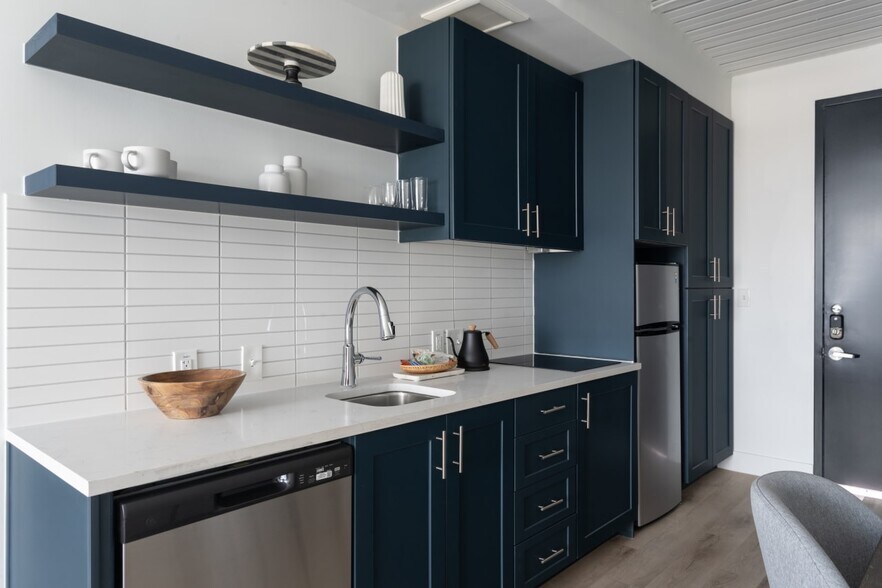 More Photos Of 1812 E 6th St, Austin Hospitality For Sale