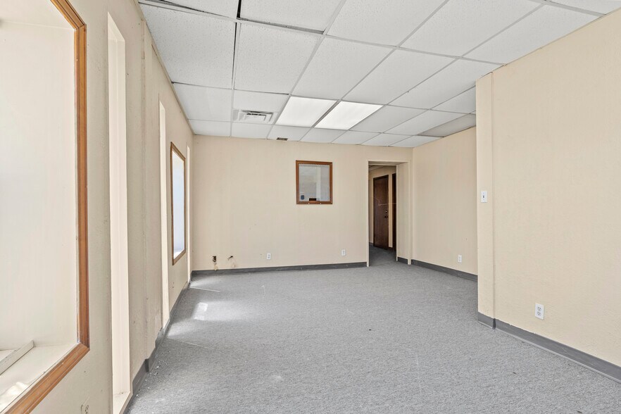 More Photos Of 520 Robison dr, Elk City Industrial For Sale