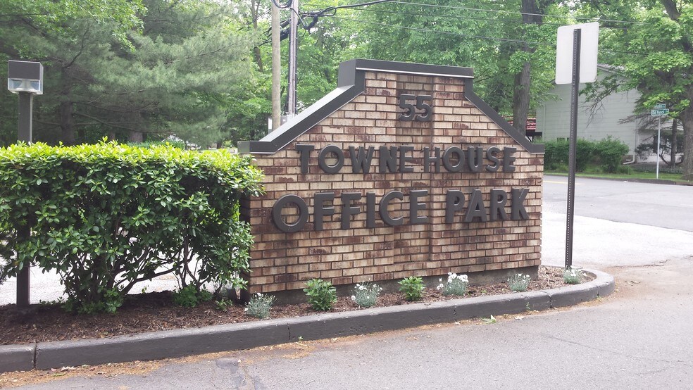 More Photos Of 55 Old Nyack Tpke, Nanuet Office Residential For Lease