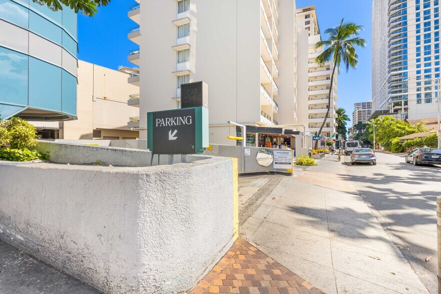 More Photos Of 2155 kalakaua Ave, Honolulu Office For Lease