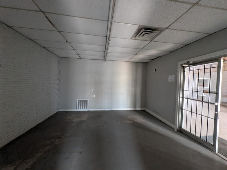 More Photos Of 1103 12th Pl, Plano Warehouse For Lease
