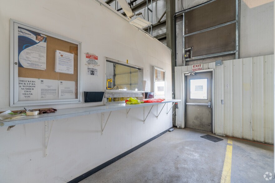 More Photos Of 49 E 3rd Ave, Toppenish Warehouse For Sale