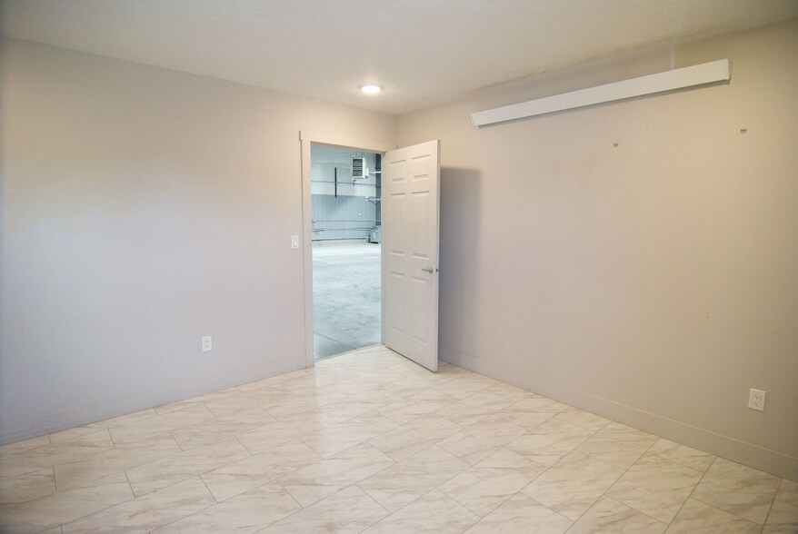 More Photos Of 2691-2692 S Yellowstone Highway 191, Rexburg Warehouse For Lease