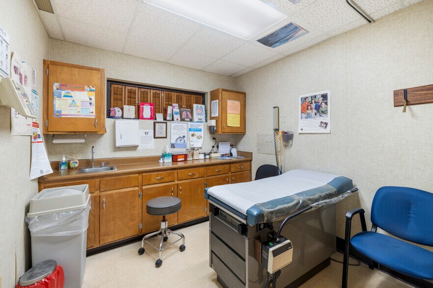 More Photos Of 1612 W Plaza Dr, Tallahassee Medical For Sale