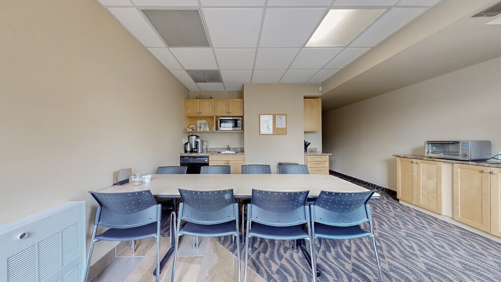 More Photos Of 121 Robinson St, Markham Office For Sale