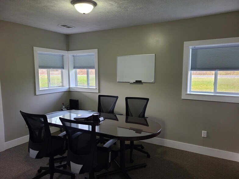 More Photos Of 992 Witham Rd, Muskegon Medical For Lease