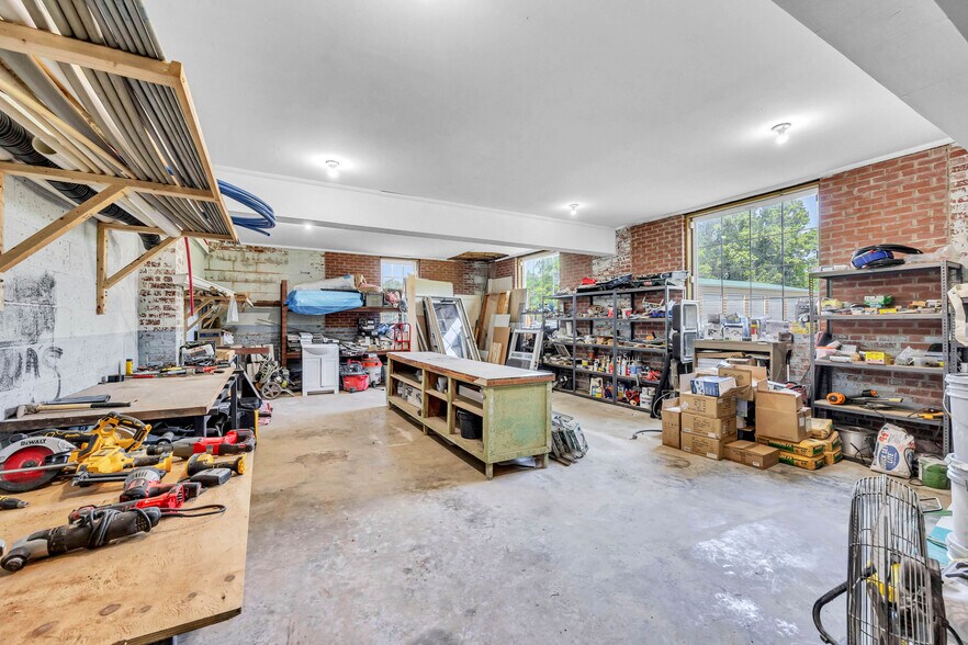 More Photos Of 217 E Aiken Rd, Eden Showroom For Lease