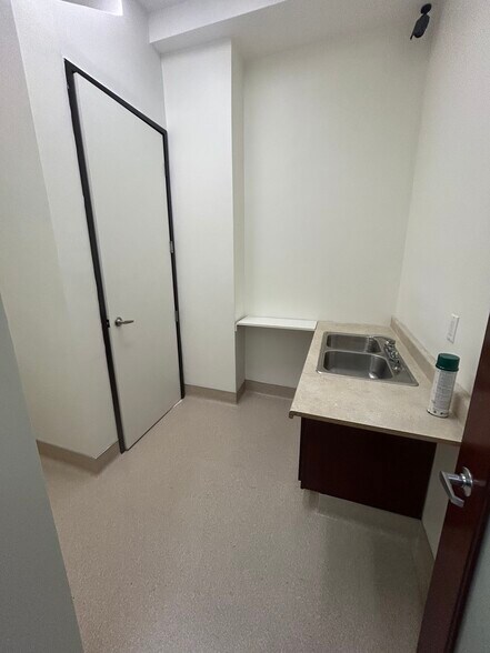 More Photos Of 50 N La Cienega Blvd, Beverly Hills Coworking Space