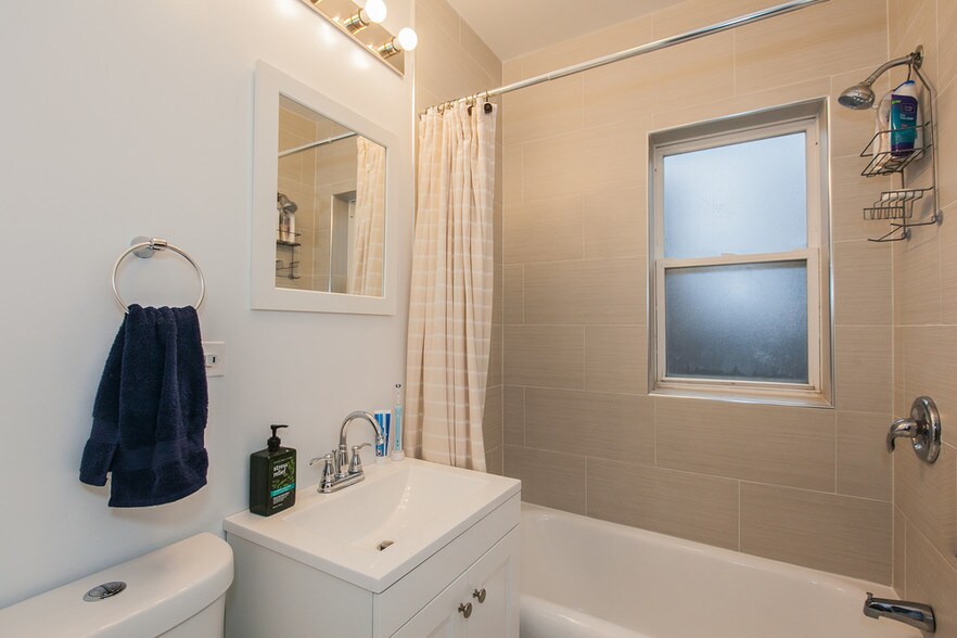 More Photos Of 4101 W Nelson St, Chicago Apartments For Sale