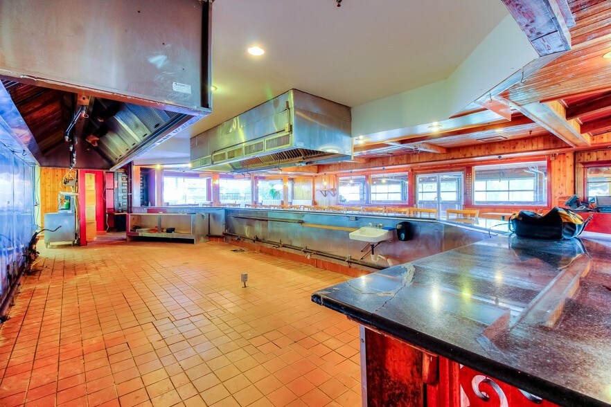 More Photos Of 2214 Mangum Rd, Houston Storefront Retail Office For Lease